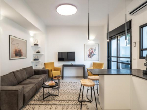 Luxury & Chic 2 Master BR - 2 Balconies - TLV Center!